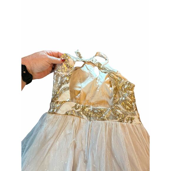 NWT Windsor Gold Sequin Halter Dress - Size 9 - Picture 16 of 16